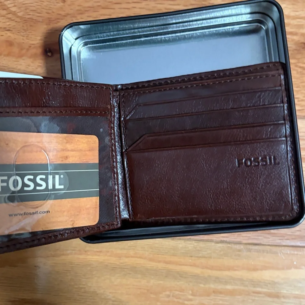Fossil Dark Brown Checkered canvas flip Wallet - Picture 2 of 5